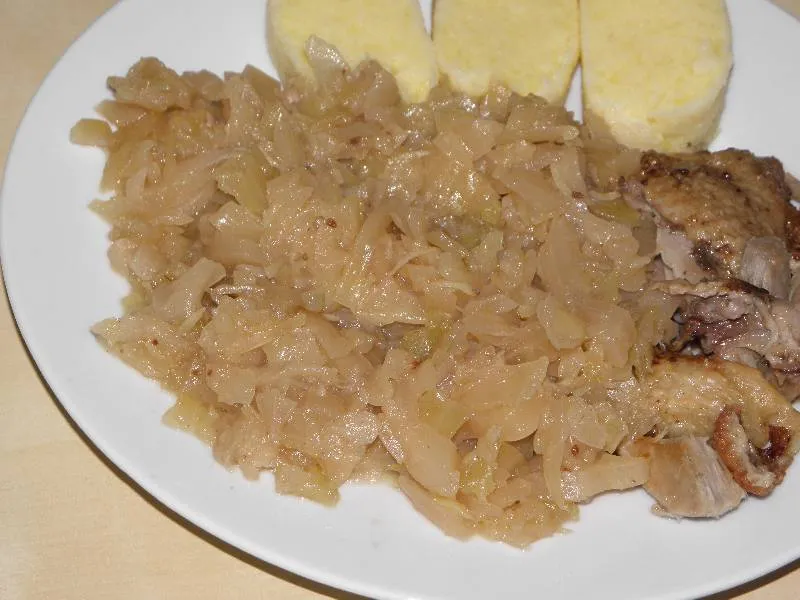 Dušené hlávkové zelí
