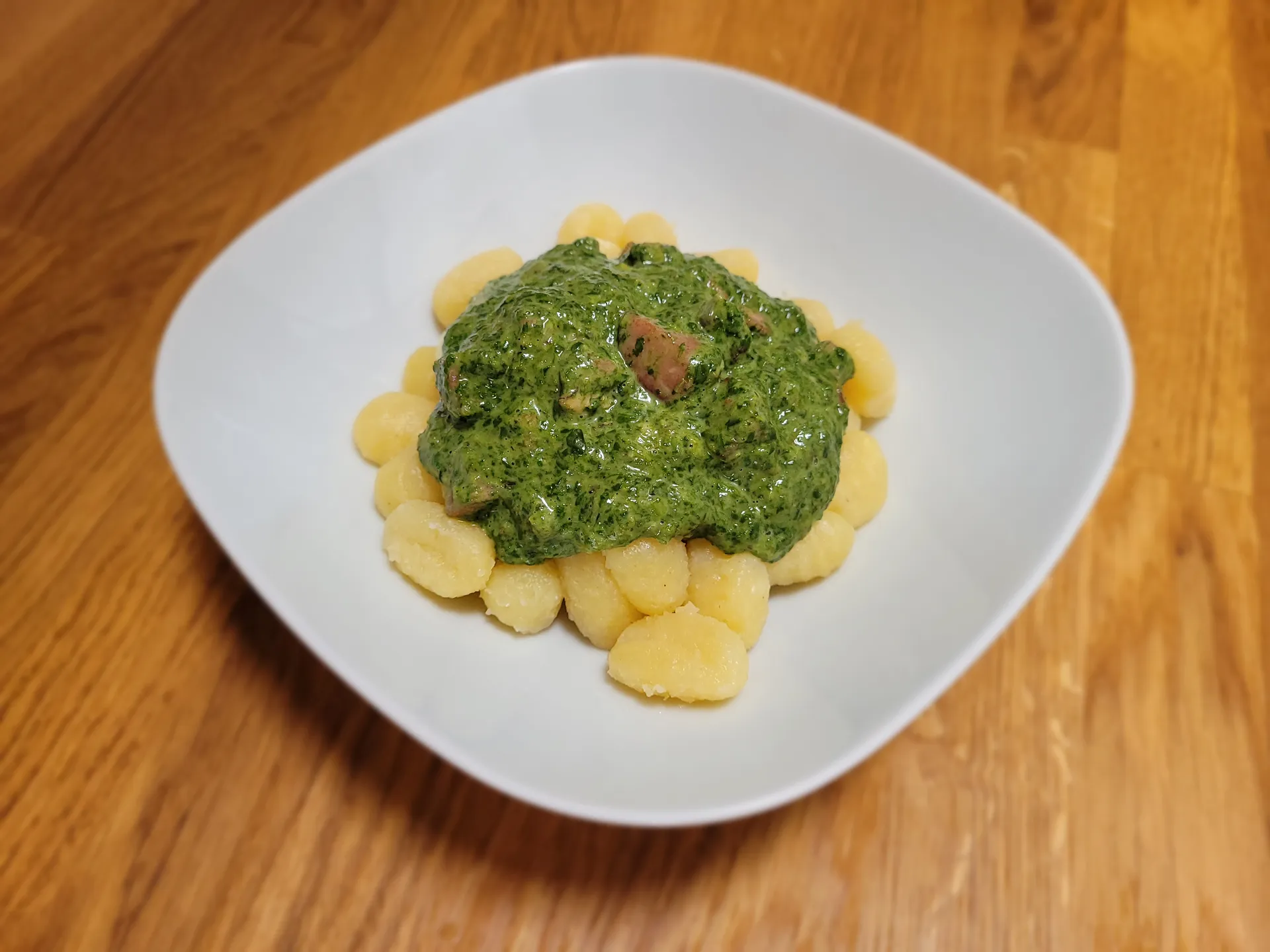 Gnocchi se špenátem a slaninou